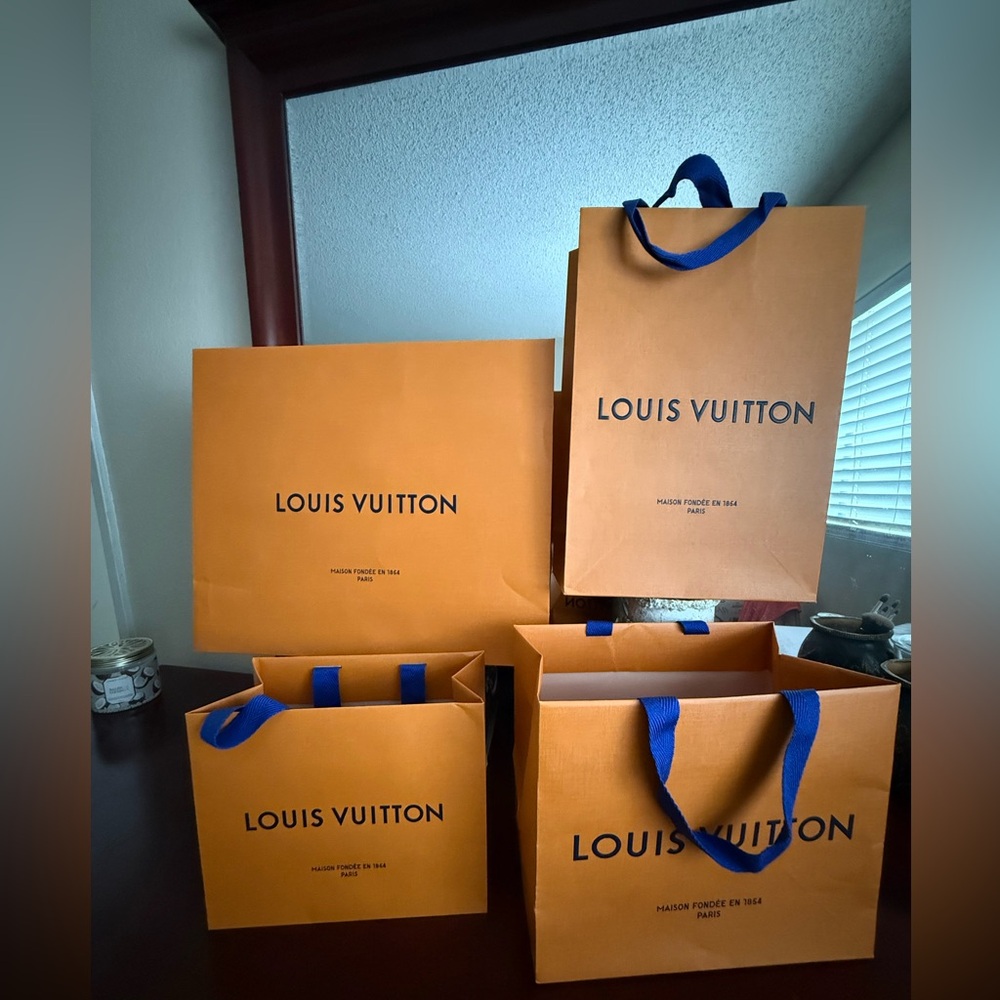 Louis Vuitton Orange Gift Boxes and Bags
Each box 📦 $70 and $50 each bag